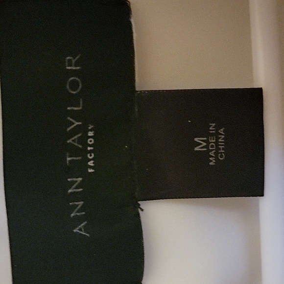 Ann Taylor Cream Quilted, fall/winter vest. Women's medium. NWOT. - Picture 3 of 8